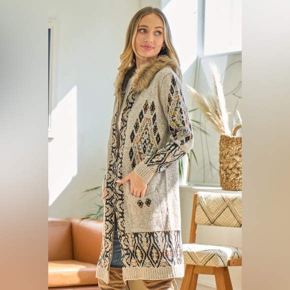 322. LAST 1!🛑 AT COST! Bohemian FAUX FUR hood Sweater tan Aztec Cardigan zip - Picture 6 of 8